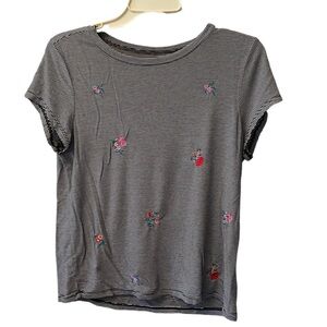 American Eagle black and white striped embroidered t-shirt size M
